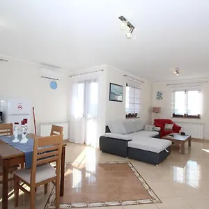 https://apartment-dado.in-istria.net